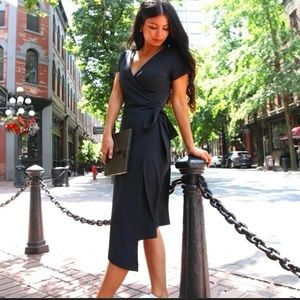 Kosan Go travel dress with keyhole back